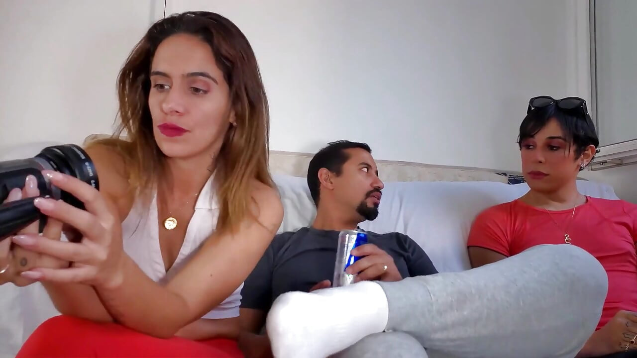 Iza kulisa biseksualne pornografije: trans žena protiv veoma droljaste žene