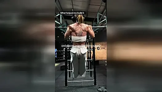 Pantat bahenol gadis perawan 18 tahun dientot habis-habisan sama kontol di gym
