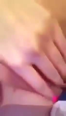 मैसेडोनिया की लड़की मैस्टर्बेटिंग