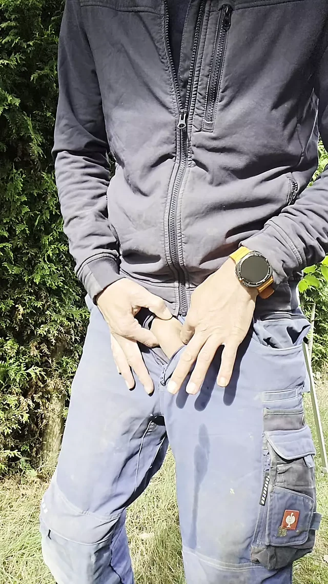 Young craftsman in Engelbert Strauss workwear pisses with his hard thick cock