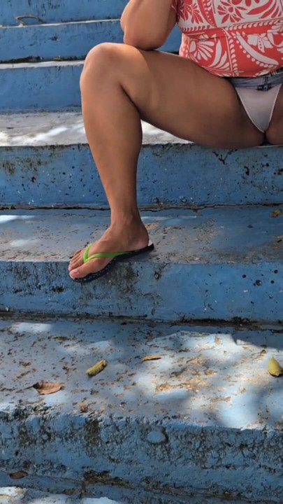 Cameltoe in the square | Clip 1