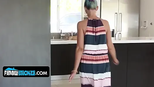 Adik tiri rambut pirang zelda morrison dicrot sperma sama abang tirinya yang lagi sange berat