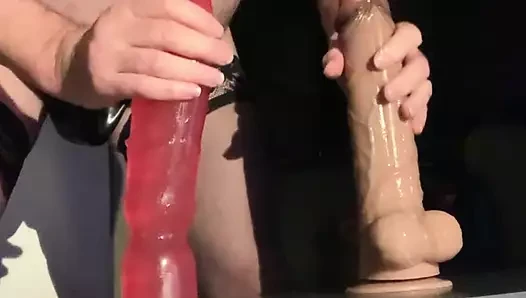 Dildo besar, dan tembakan besar