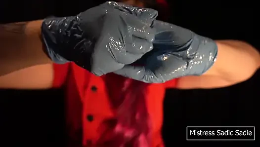 Любовь к медицинским перчаткам.