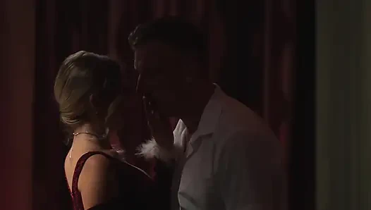 Майя — красивая шлюха, предложенная на Рождество