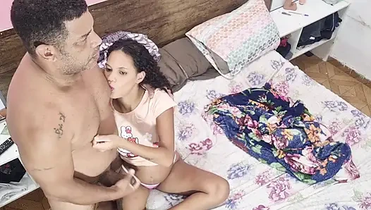 Анальная секс-игра в настоящем любительском видео