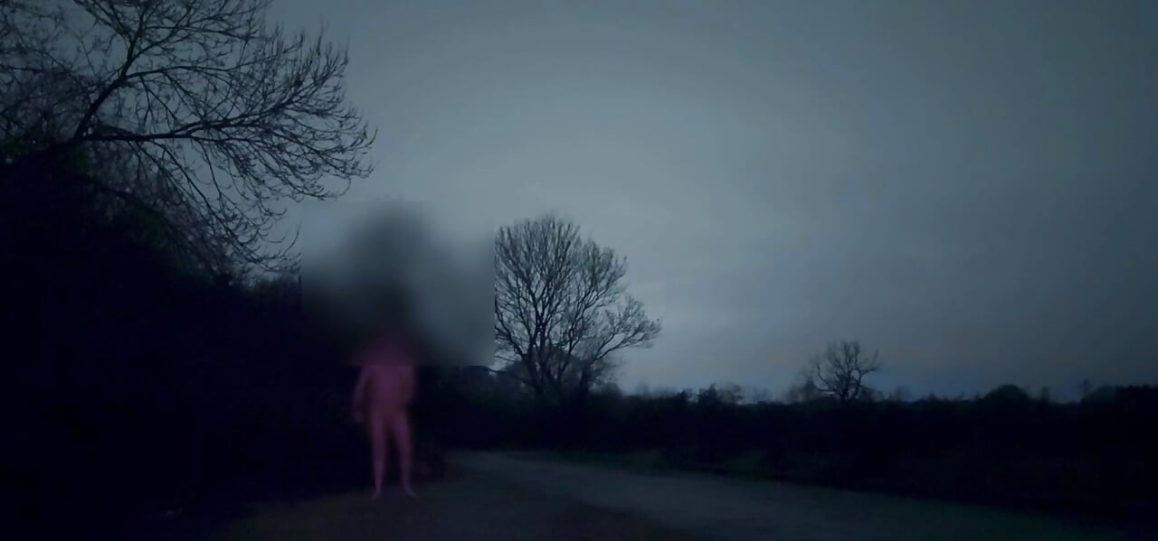 Branlette à poil à 2 endroits pieds nus et twerking