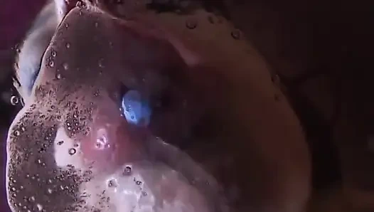 Putri lidah yang ditindik membuat tenggelam yang gemuk