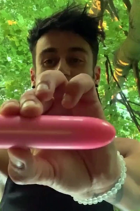 İçeride vibratör + çömelme = titrek anal orgazm
