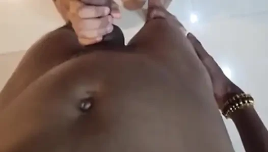 Schneller blowjob und sex im hotelzimmer mit wunderschönem indischem mädchen