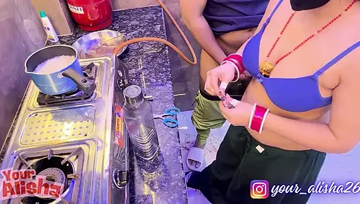 Alisha yenge yemek pişirirken sikiliyor sammy sins