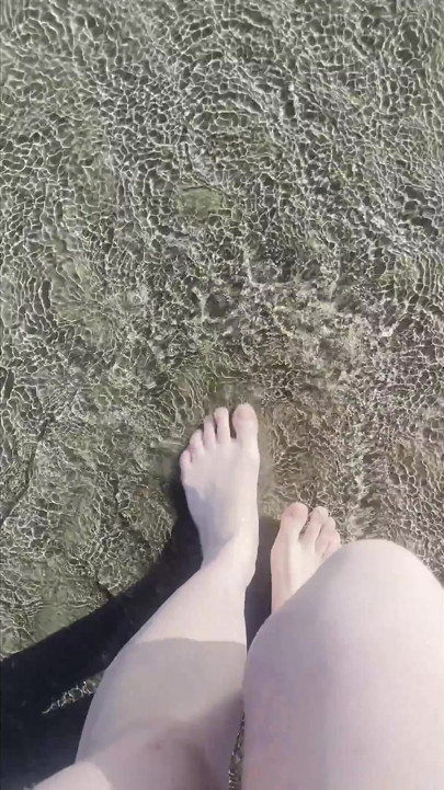Pés de praia provocando