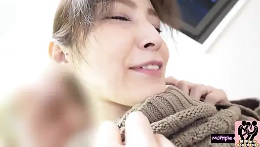 Banyo temizlik ev hanımı evde sürpriz bir ziyaret alıyor. Kaslı adam katılıyor, vahşi 3p kontrolden çıkıyor!