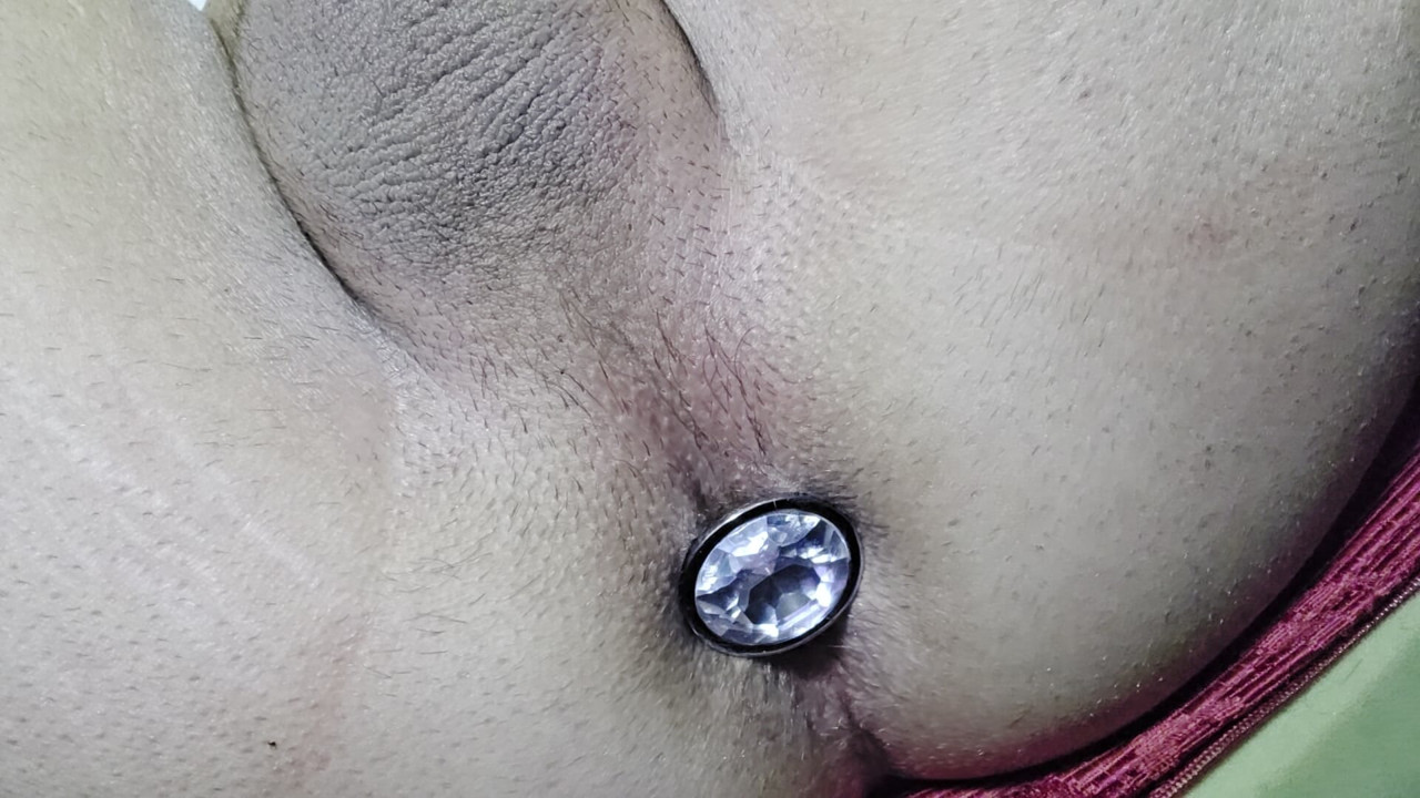 Insert plug in my ass