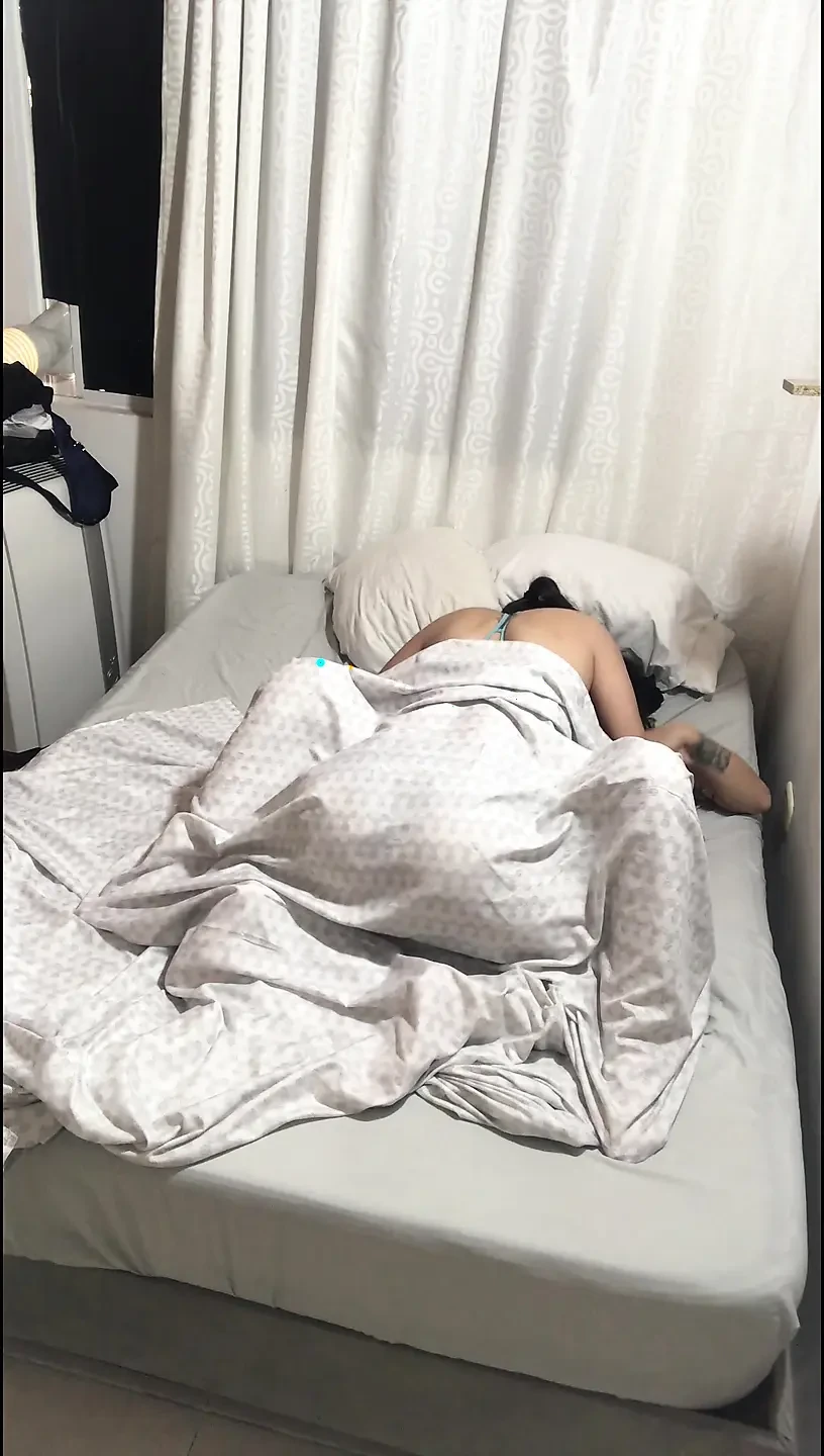 热辣的女同性恋者激情做爱。