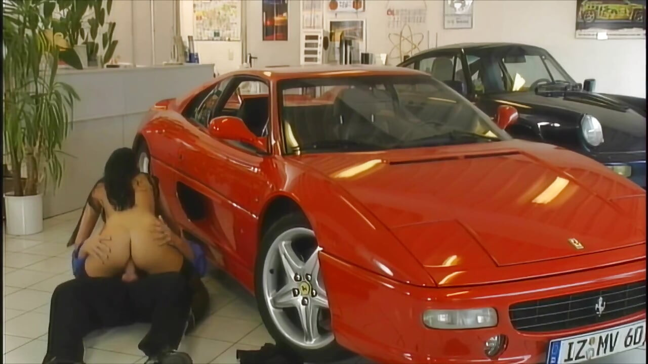 Curvy Latina Deepthroats Fat Cock in Ferrari and Gets Ass-slapping Doggy!