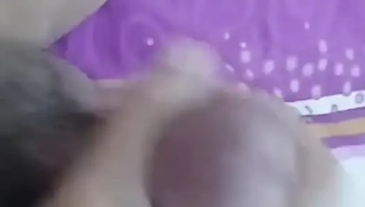 Aşka gerek yok ama yine de vücudunun sıcaklığını hissediyorum