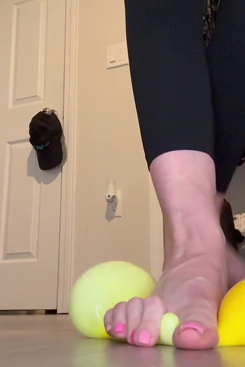 Stretchy Banana Squish Size 26 Feet