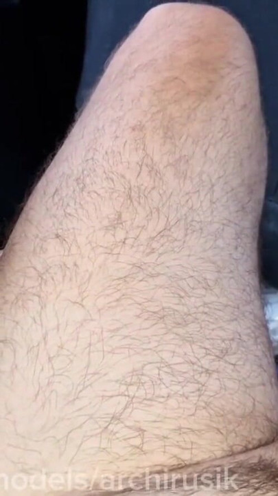 一个陌生人在路边没有避孕套狠狠地操我，并给了我很多精液 | 短片 1