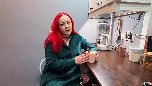 Милая квартирантка предложила мне секс, а жена давно не дает, поэтому трахаю пока предлагают.