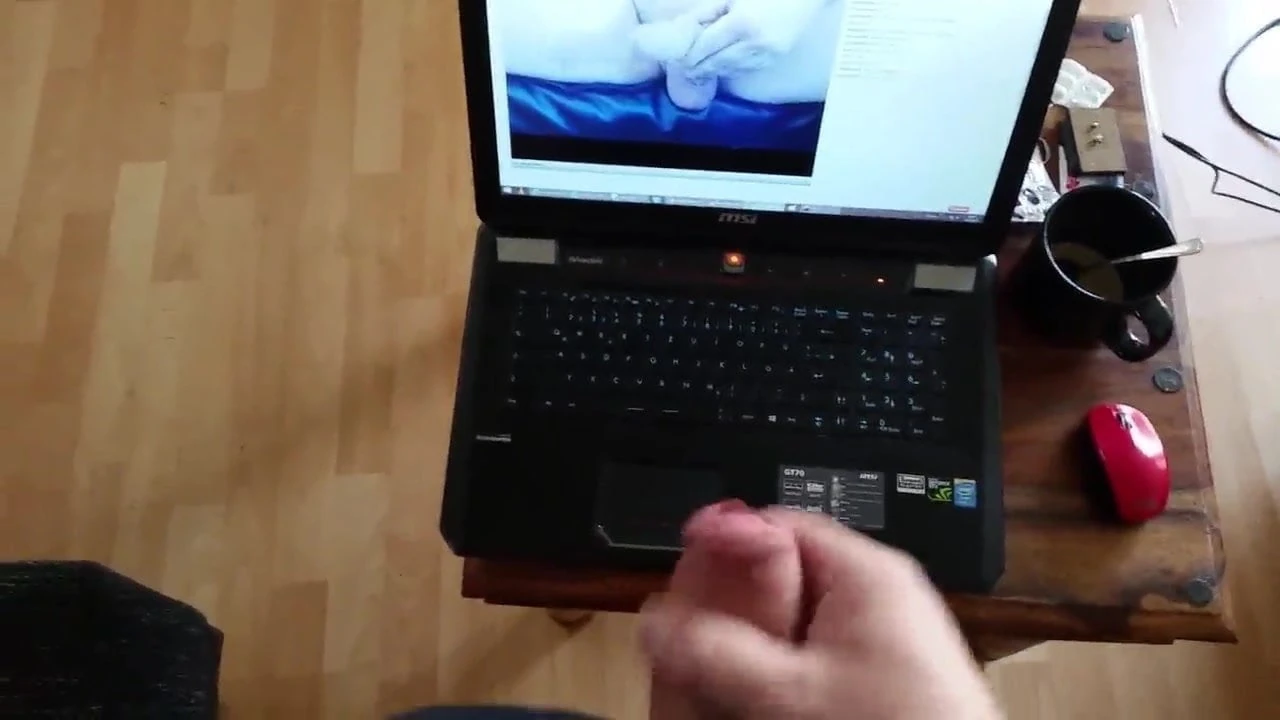 Ich wichse meinen kleinen mit Chatfreund