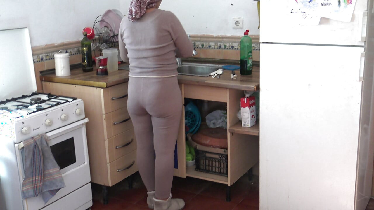 Turkish cleaning maid in Germany is SHOCKED when I flash my big cock to her.