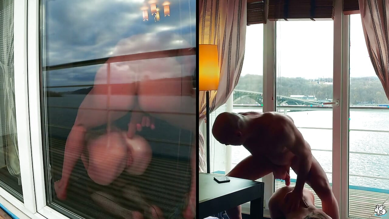 진정한 아마추어 - 파트너의 자지를 입에 깊숙이 환영하기 전에 열정적인 오럴 쇼를 펼치는 Mia