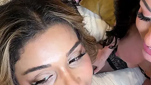 Jennifer White ve Ava Amira ile sapık üçlü seks - dikey