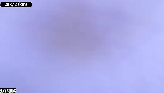Zum ersten mal spotlight. Elegante Schönheit im Laden verliert in einer wilden Debüt-Nacht die kontrolle. Platz 1