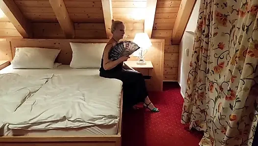 Blonde Reife Ehefrau Genießt Sex Halb Angezogen