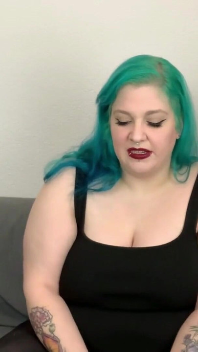 Superbe moment de « Abby Strange répondant aux questions sexy (allemand) »