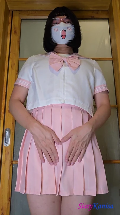 Ruang ganti sissy kanisa: coba pink seifuku (seragam kampus pelaut Jepang)