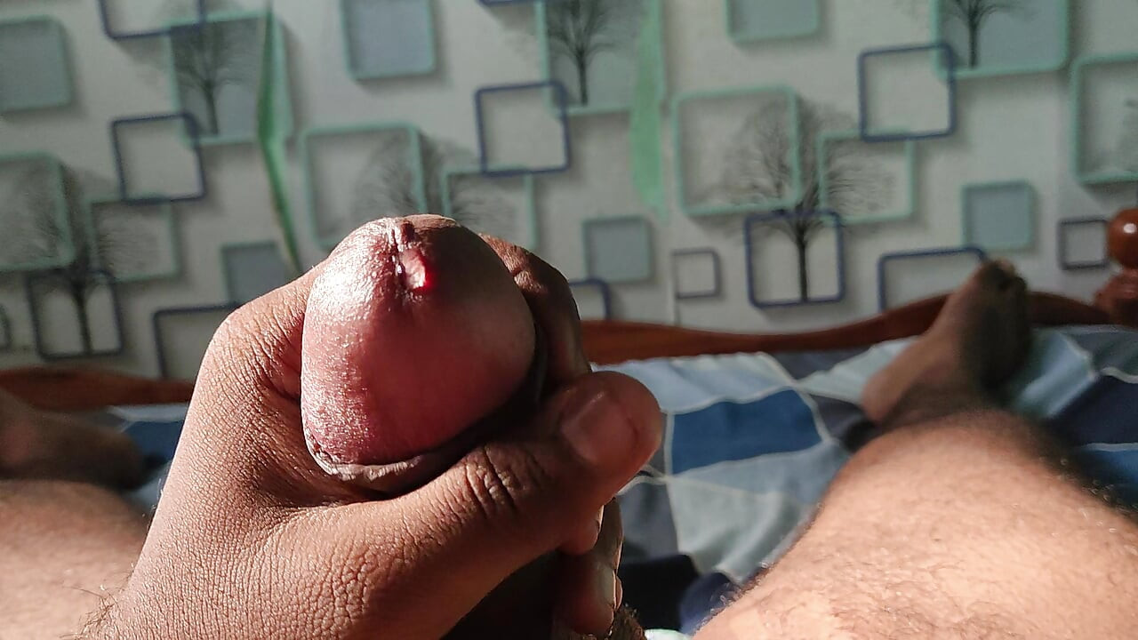 Com tesão jovem garoto punheta pensando em estrela pornô