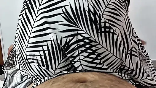 Üvey kız kardeşim beni yatağında mastürbasyon yaparken yakalıyor