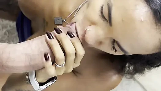 Pov: cewek hot rasta lagi asik nyepong kontol