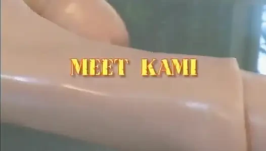İki koca sikli adam bu siyah saçlı seks düşkünü fahişenin üç desini de kırıyor