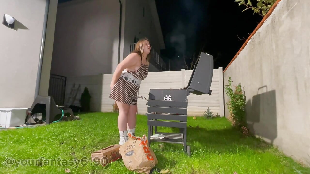 Degustación de pedos en barbacoa con BBW llevando delantal
