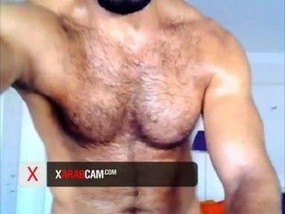 Chico árabe super caliente de Dubai masturbándose - gay árabe