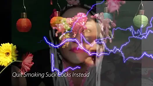 Sigarayı bırak onun yerine yarak emiyor