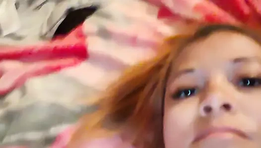 Pirang ini menyukai mentimun