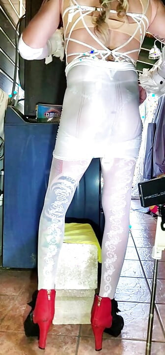 hot ts pyari bahin mahilaon ka boy skart aur phishnet men dildo aur haindaphri ki savaari kar rahi hai
