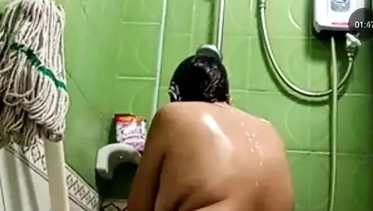 Hanya untuk menonton mandi