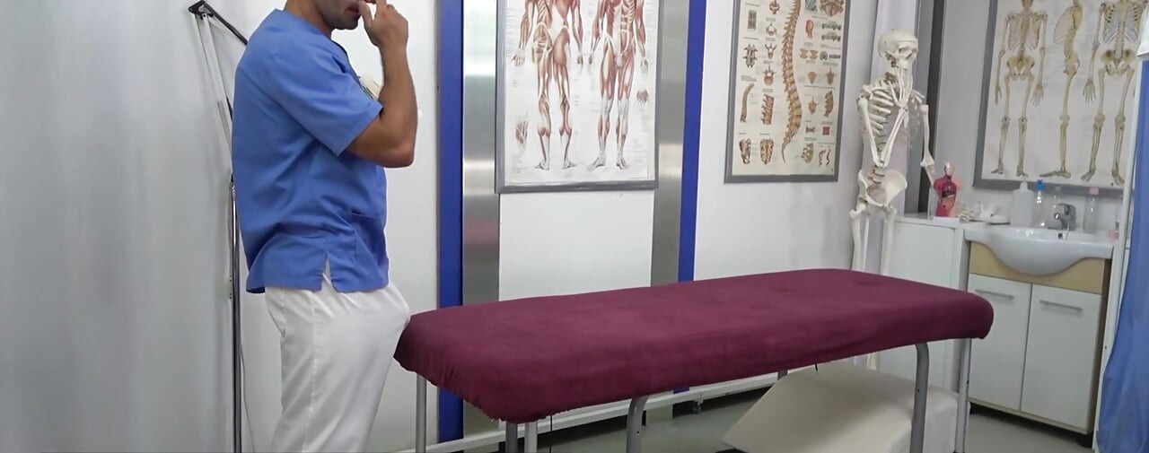 Vishal lnd malish karnevali prakritik bare stnon vali laitina marij ko chodti hai aur andar viry nikalti hai