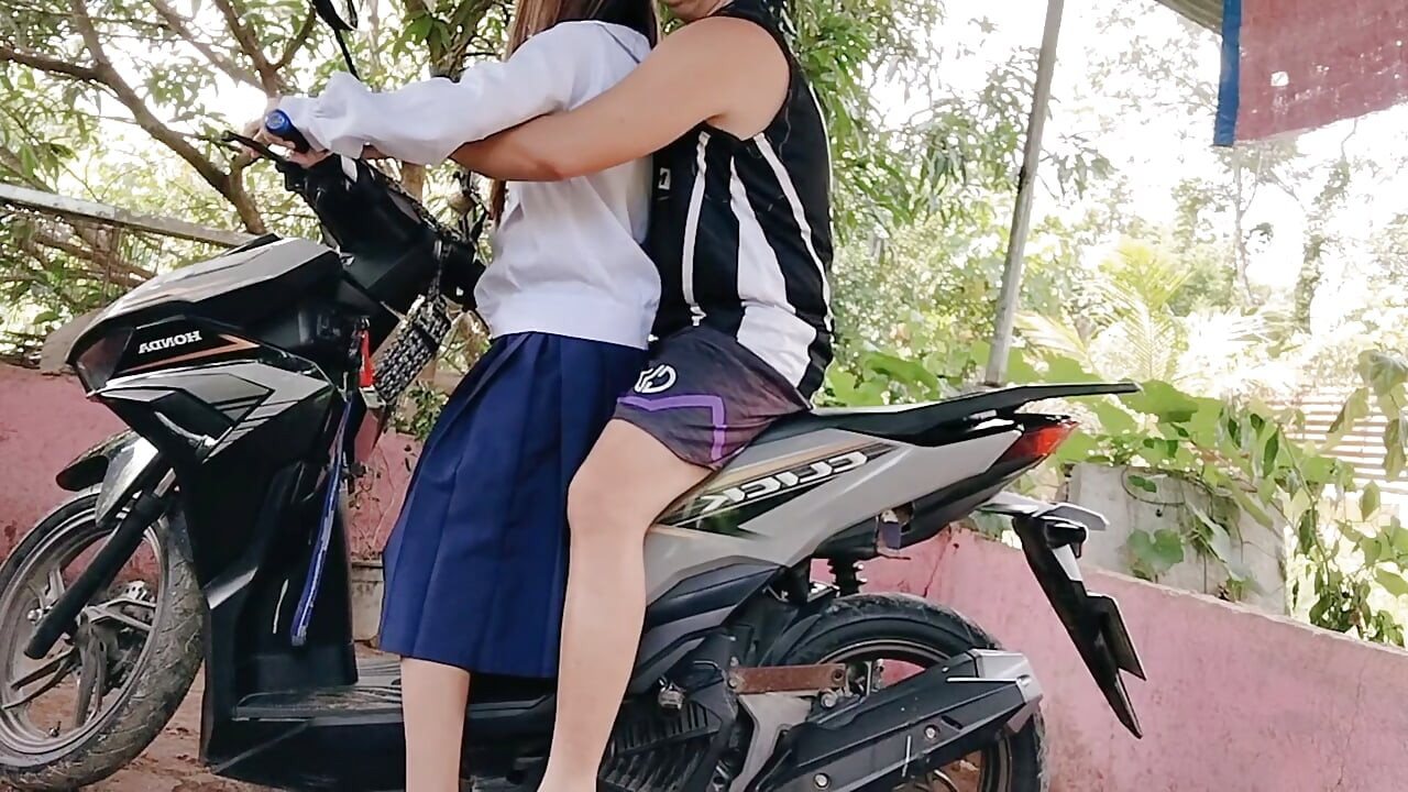 19 YEAR OLD SCHOOL GIRL TEACH TO RIDE A BIKE GONE WILD
