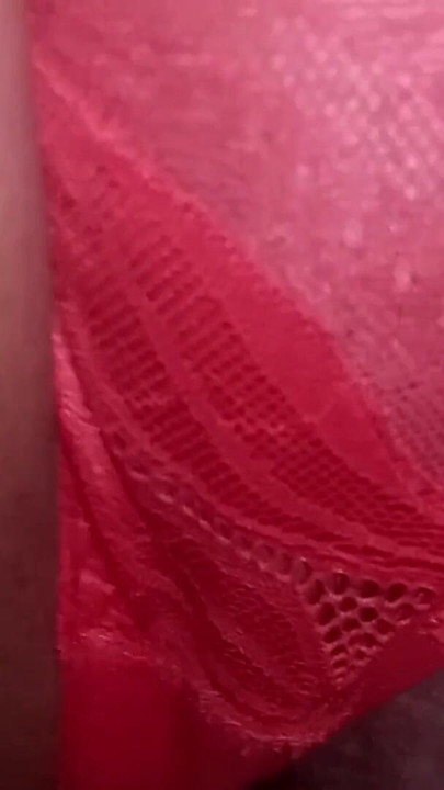 MINHA CALCINHA VERMELHA O FEZ QUERER MINHA BUNDA AINDA MAIS | Clipe 1