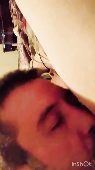 Sexybrunnette22 loves a curved cock