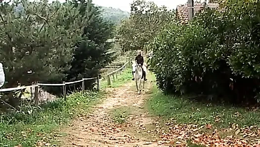 İki fahişe kıçından sert alıyor