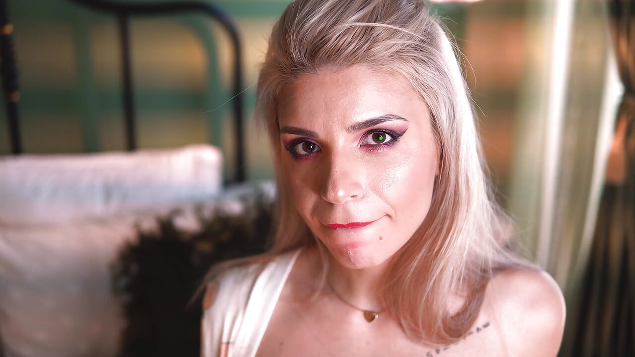 Alexa Creed hace una mamada descuidada sensual! ¿Listo para sus labios en tu polla?