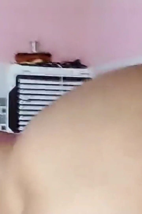 Mlada vruća indijska Bhabhi jebe se sa susjedovim dečkom