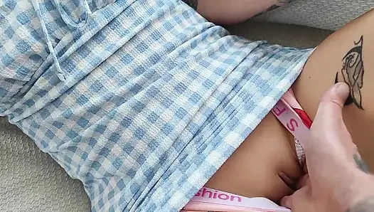 Kakak tiri: Aku akan memasukkan penisku ke pantatku, tidak ada yang akan tahu